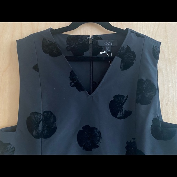 COS Dresses & Skirts - COS BLACK COCKTAIL DRESS WITH BURN OUT VELVET DETAIL